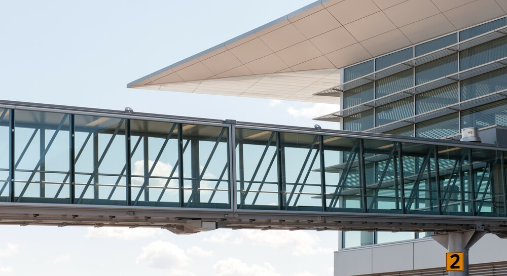 Une passerelle d'embarquement à l'aéroport international Richardson de Winnipeg.